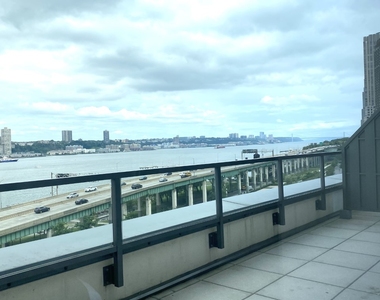 60 Riverside Boulevard - Photo Thumbnail 10