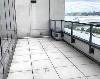 60 Riverside Boulevard - Photo Thumbnail 16