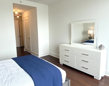60 Riverside Boulevard - Photo Thumbnail 9