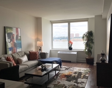60 Riverside Boulevard - Photo Thumbnail 1