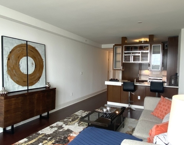 60 Riverside Boulevard - Photo Thumbnail 2