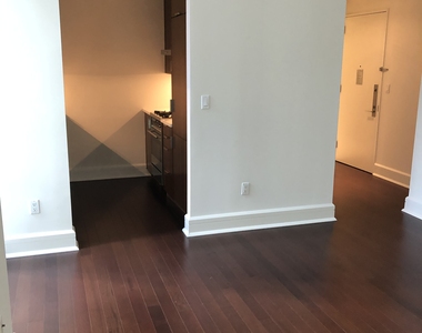 60 Riverside Boulevard - Photo Thumbnail 2