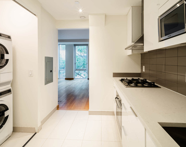 431 W 37th Street - Photo Thumbnail 31