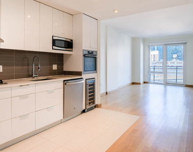 431 W 37th Street - Photo Thumbnail 2