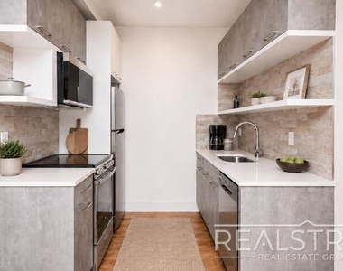 1526 Park Place - Photo Thumbnail 2