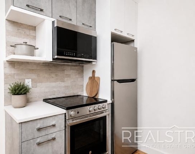 1526 Park Place - Photo Thumbnail 3