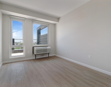 183-03 Hillside Avenue - Photo Thumbnail 8