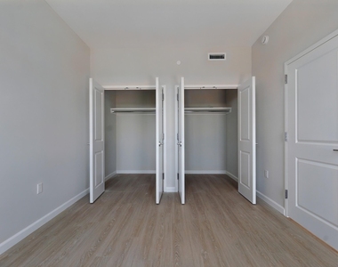 183-03 Hillside Avenue - Photo Thumbnail 9