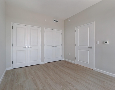 183-03 Hillside Avenue - Photo Thumbnail 12