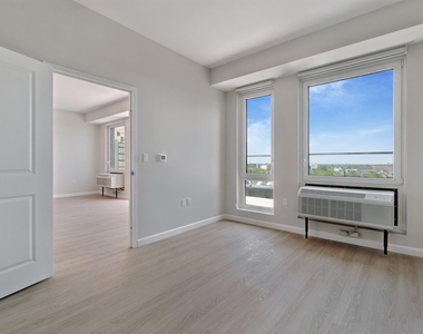 183-03 Hillside Avenue - Photo Thumbnail 7