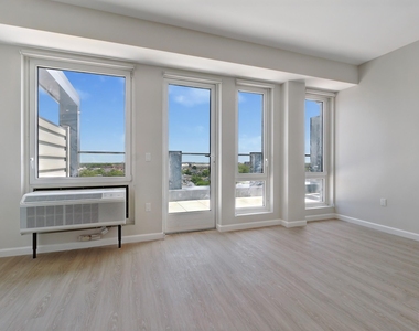 183-03 Hillside Avenue - Photo Thumbnail 6