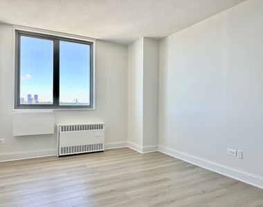 3333 Broadway - Photo Thumbnail 9
