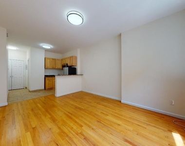 East 10th Street - Photo Thumbnail 2