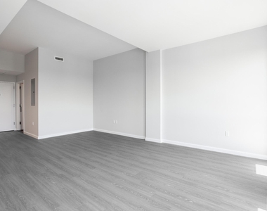183-03 Hillside Avenue - Photo Thumbnail 4