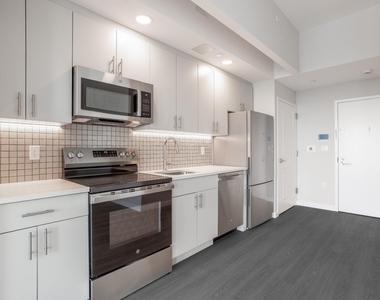 183-03 Hillside Avenue - Photo Thumbnail 2