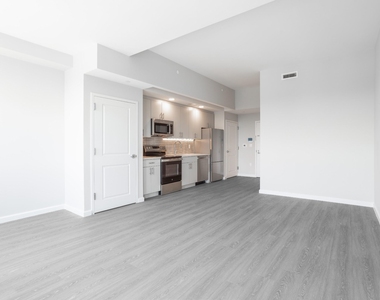 183-03 Hillside Avenue - Photo Thumbnail 3