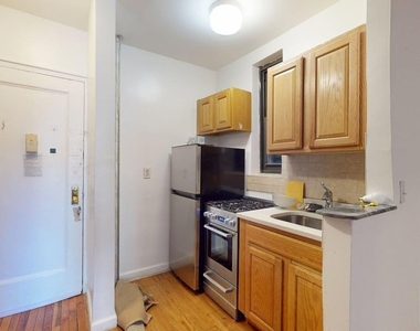 West 83 Street - Photo Thumbnail 2