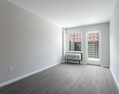 183-03 Hillside Avenue - Photo Thumbnail 4