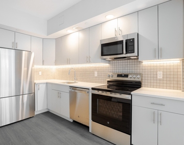 183-03 Hillside Avenue - Photo Thumbnail 3
