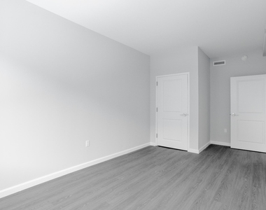 183-03 Hillside Avenue - Photo Thumbnail 10