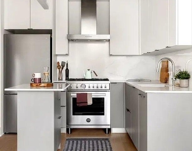 Ashland Place - Photo Thumbnail 1