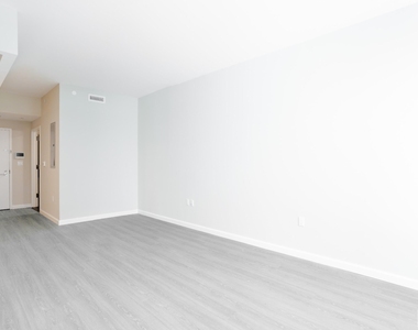 183-03 Hillside Avenue - Photo Thumbnail 5
