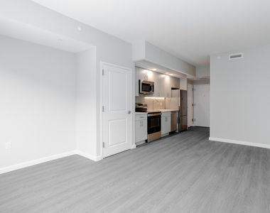 183-03 Hillside Avenue - Photo Thumbnail 4