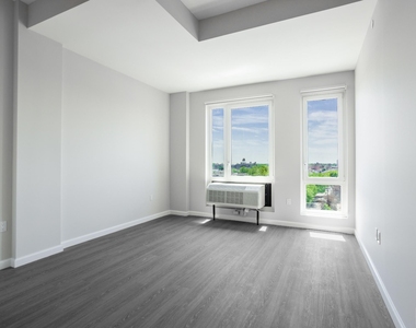 183-03 Hillside Avenue - Photo Thumbnail 4