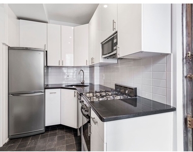 350 E 54th St - Photo Thumbnail 7
