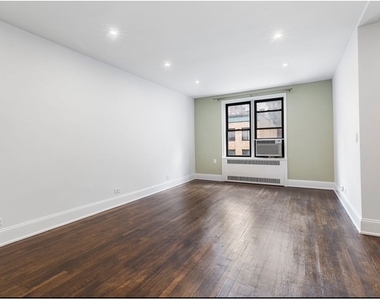 350 E 54th St - Photo Thumbnail 3