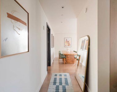 125  Greenwich St - Photo Thumbnail 3