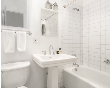 4 Lexington Ave - Photo Thumbnail 3