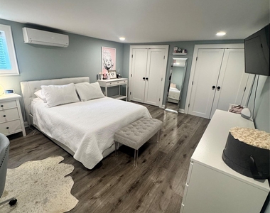 570 Monroe Boulevard - Photo Thumbnail 15