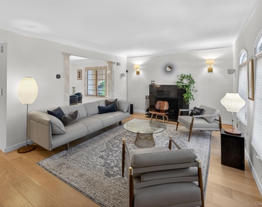 1425 Burton Street - Photo Thumbnail 4