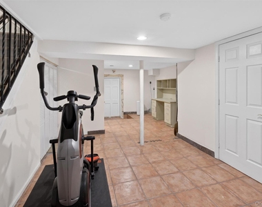 1425 Burton Street - Photo Thumbnail 19