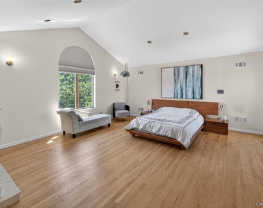 1425 Burton Street - Photo Thumbnail 13