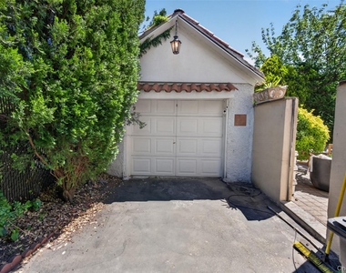 1425 Burton Street - Photo Thumbnail 27
