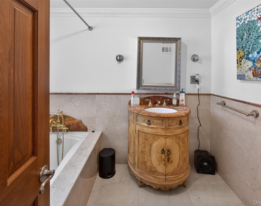 1425 Burton Street - Photo Thumbnail 24