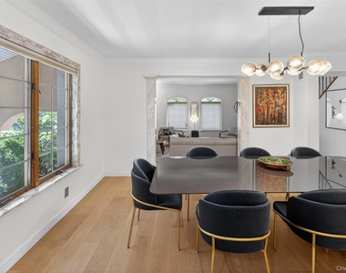 1425 Burton Street - Photo Thumbnail 7