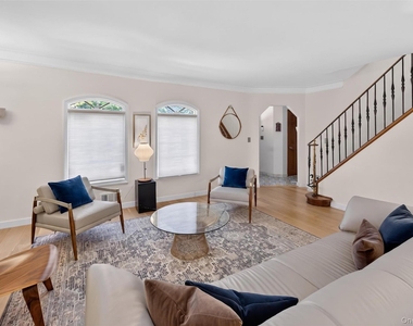 1425 Burton Street - Photo Thumbnail 2