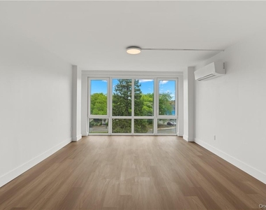 1 Lyon Place - Photo Thumbnail 4