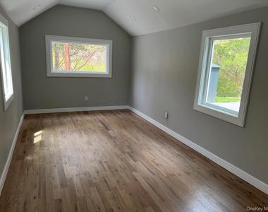 11 Triple Oak Lane - Photo Thumbnail 4