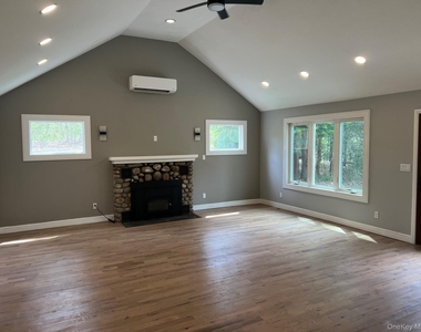 11 Triple Oak Lane - Photo Thumbnail 3