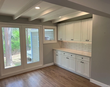 11 Triple Oak Lane - Photo Thumbnail 2