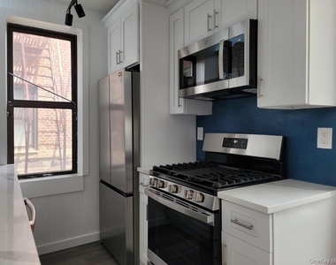 1 Broad Parkway - Photo Thumbnail 5