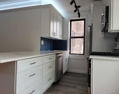 1 Broad Parkway - Photo Thumbnail 6