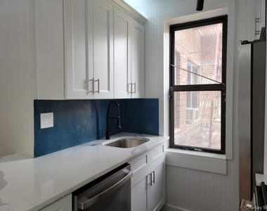 1 Broad Parkway - Photo Thumbnail 4