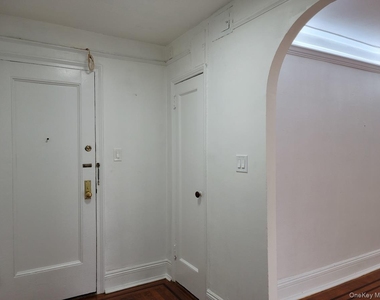 1 Broad Parkway - Photo Thumbnail 1