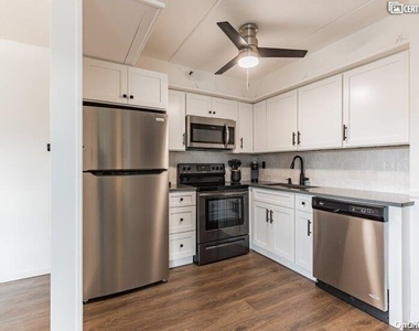 205 Mineola Boulevard - Photo Thumbnail 6