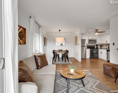 205 Mineola Boulevard - Photo Thumbnail 11